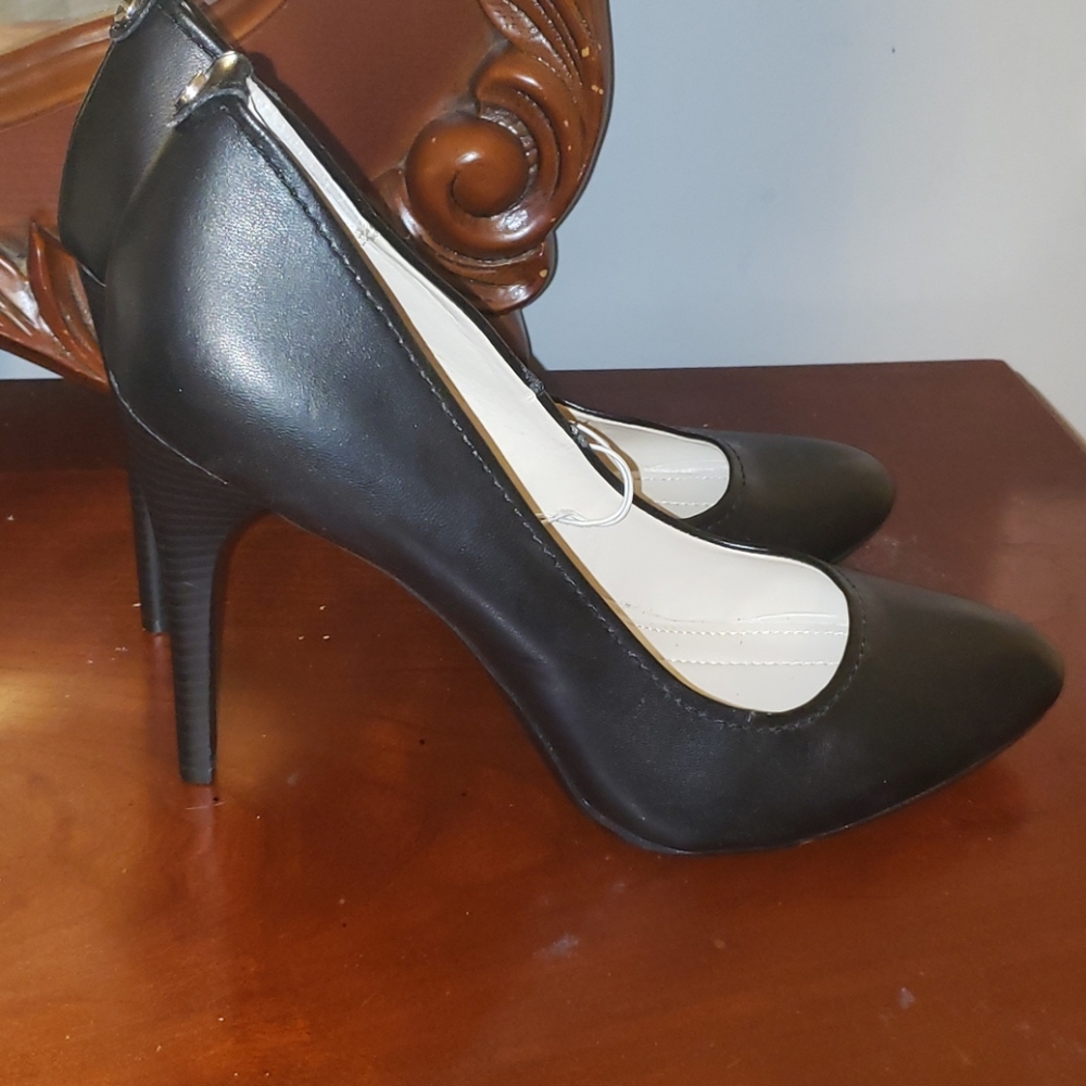 Calvin Klein Round Toe Pumps